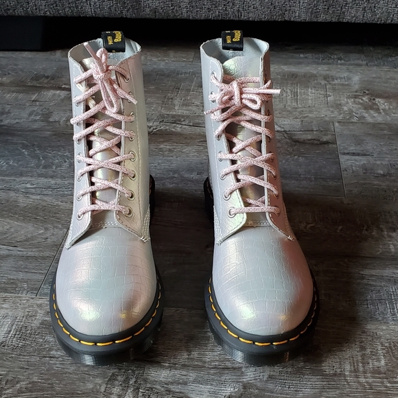 DR. MARTENS PASCAL CROCODILE PINK EYE BOOT - Picture 10 of 11
